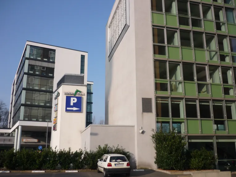Mehrstöckiges Gebäude in der Rundestraße 6