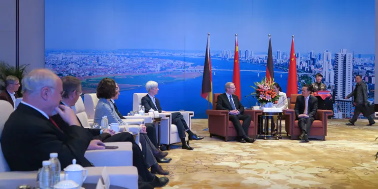 Oberbürgermeister Schostok und die Hannoversche Delegation mit dem Parteisekretär der Stadt Changde, Herr Wang