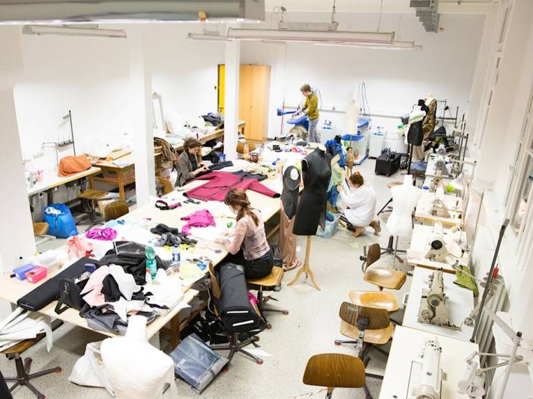 Blick in die Schneiderei der Akademie für Mode und Design Hannover.
