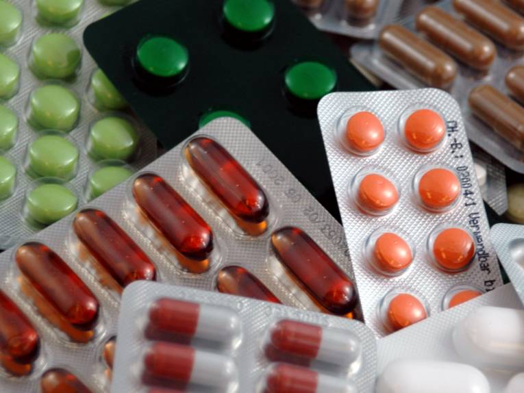 Tabletten in verschiedenen Farben