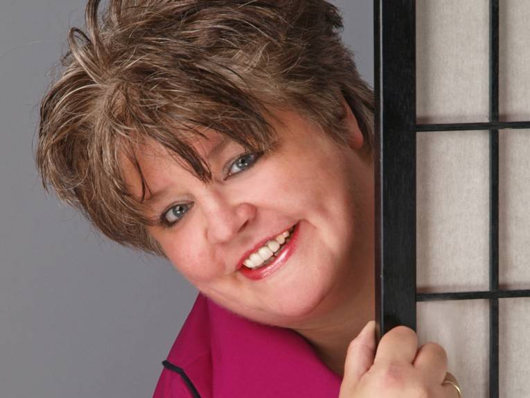 Eine lächelnde Frau