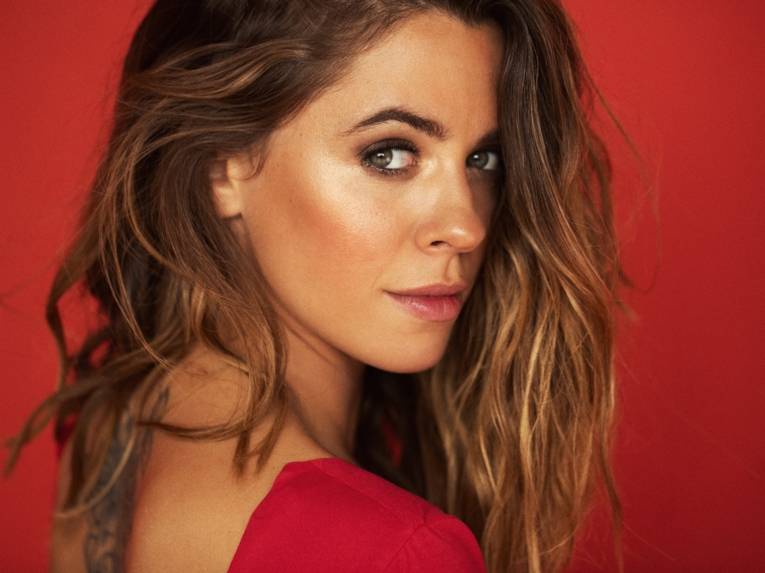 Eine Nahaufnahme von dem Gesicht einer Frau.