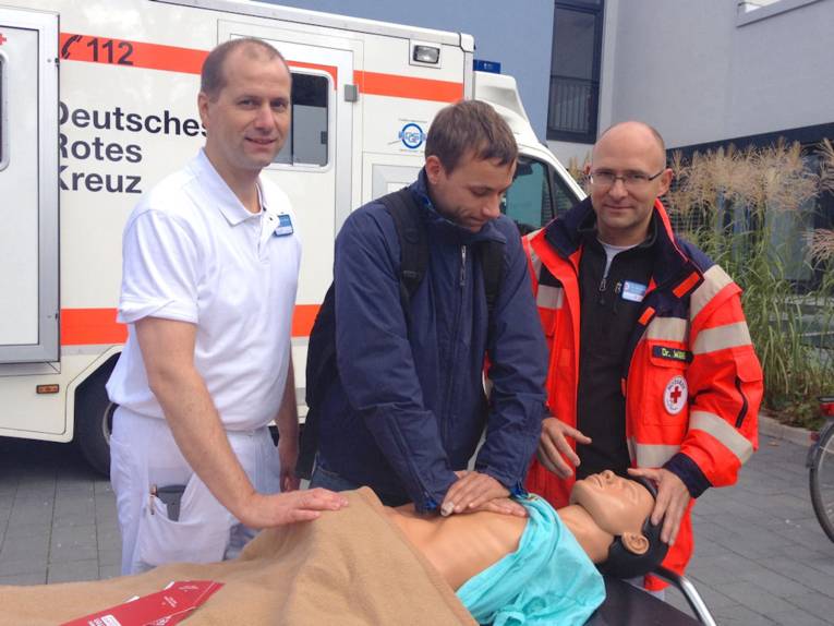 Reanimation an einer Puppe