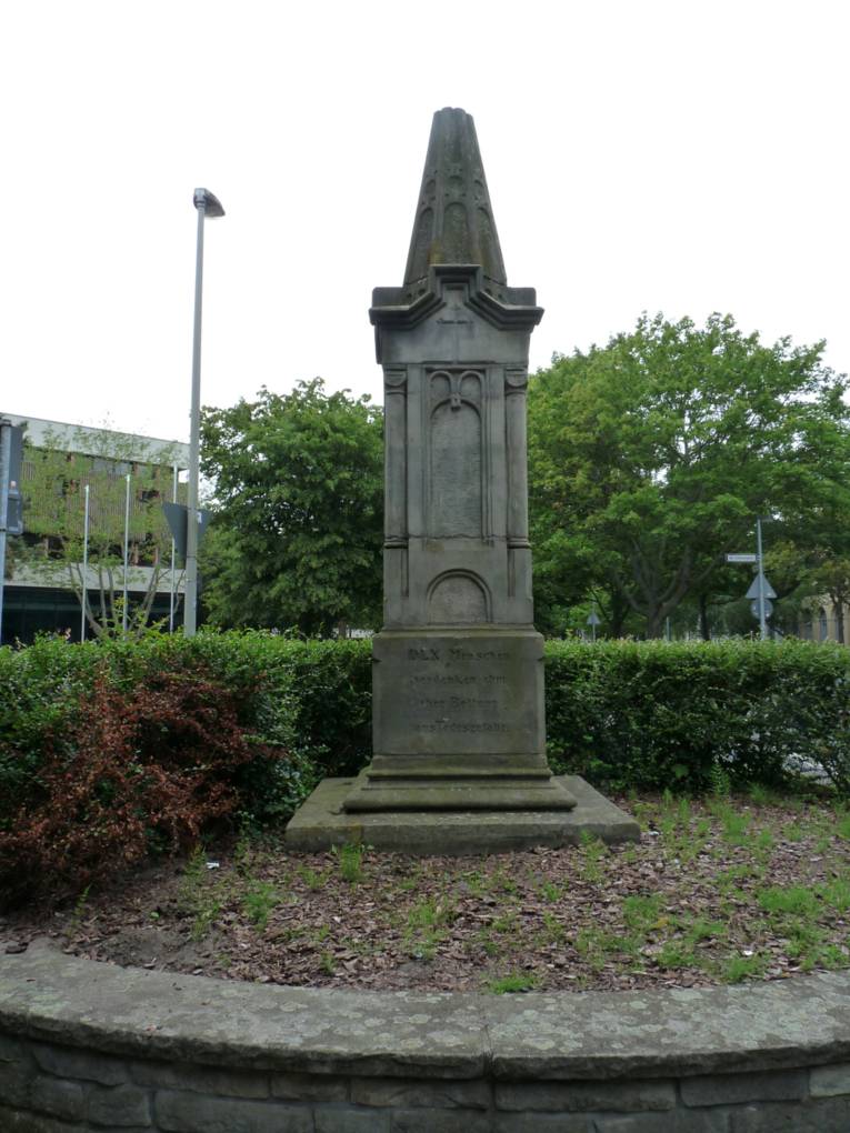 Obeliskförmiges Denkmal
