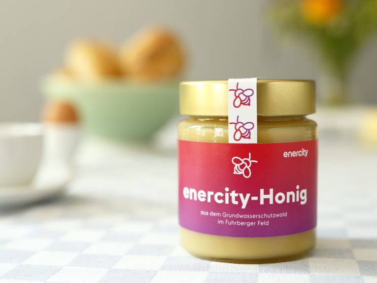 Honigglas mit der Aufschrift "enercity-Honig"