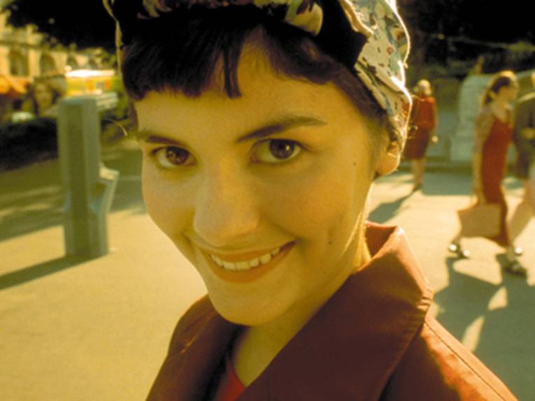 Ein lachendes Mädchen.