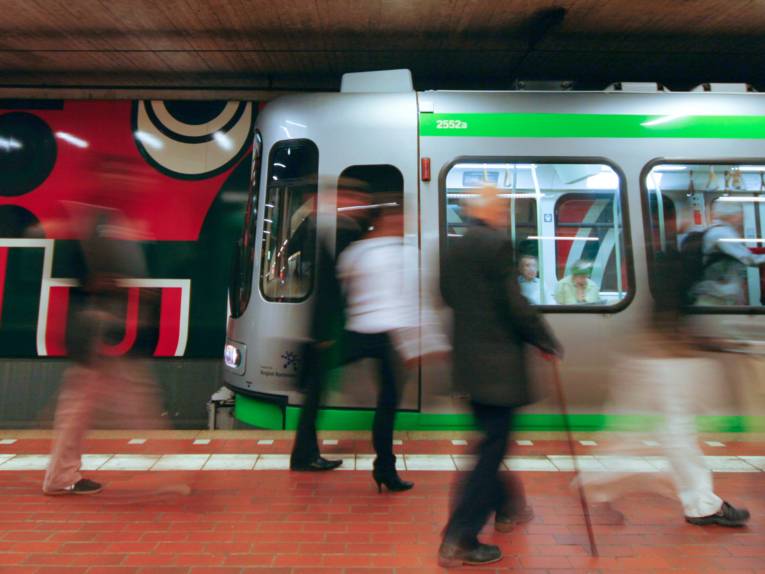 Stadtbahn in U-Station