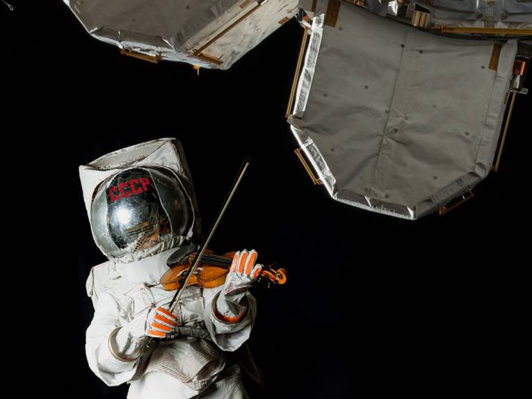 Astronaut mit Geige