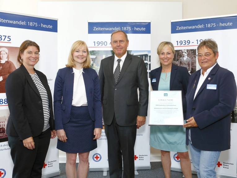 Vier Frauen und ein Mann.