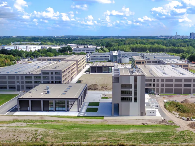 Luftaufnahme eines Gebäudekomplexes