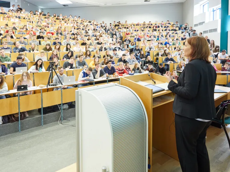 Gefüllter Hörsaal