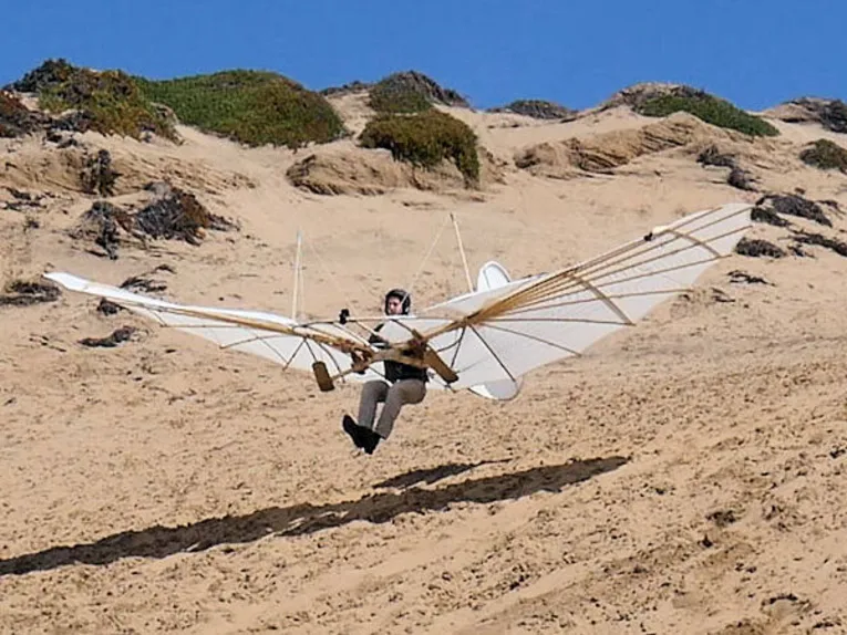 Mensch in Flugapparat