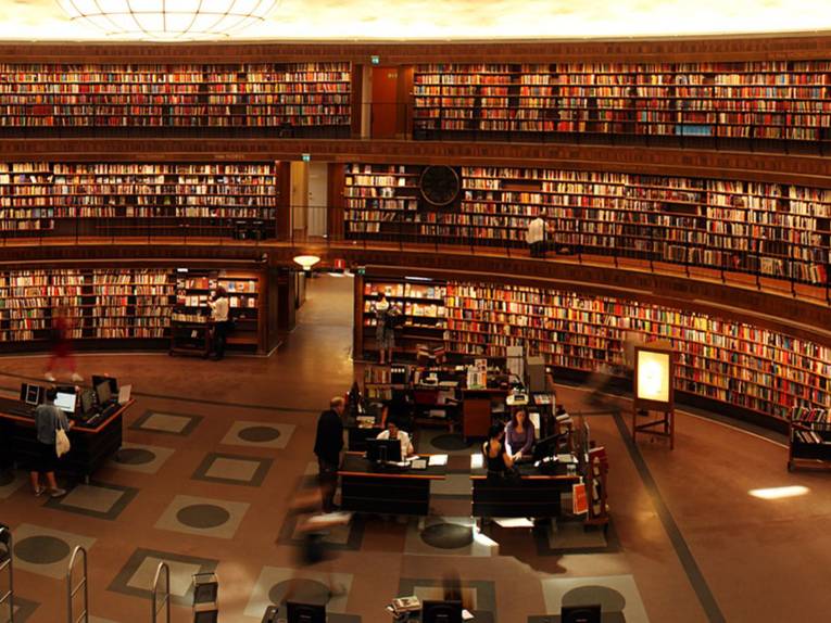 Eine große Bibliothek. 