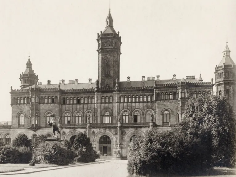 Historisches Gebäude, schwarz-weiß Aufnahme