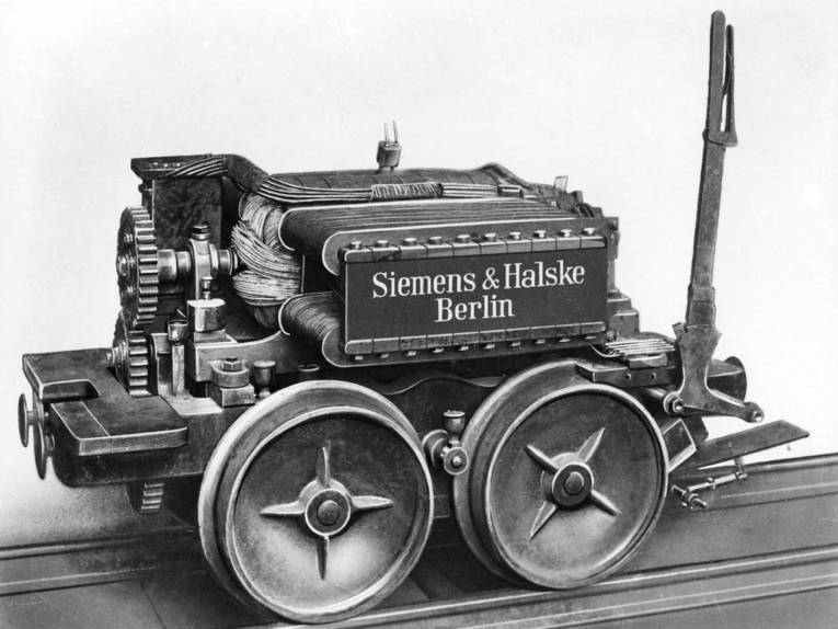 Historisches elektrisches Eisenbahnmodell