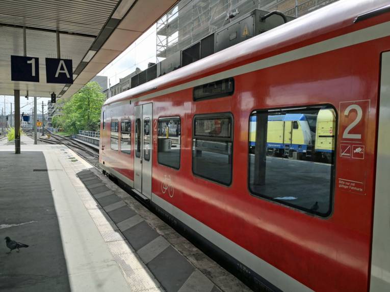 S-Bahn am Bahnsteig