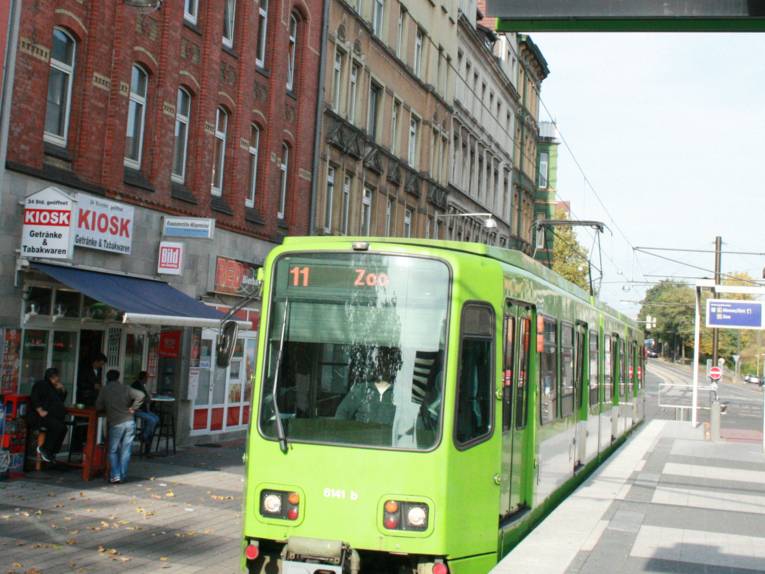 Stadtbahn an Haltestelle