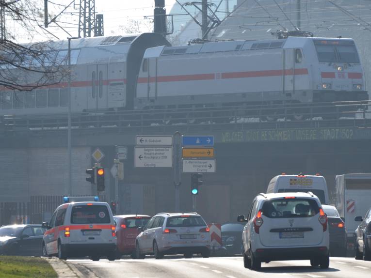 Autos vor Ampel