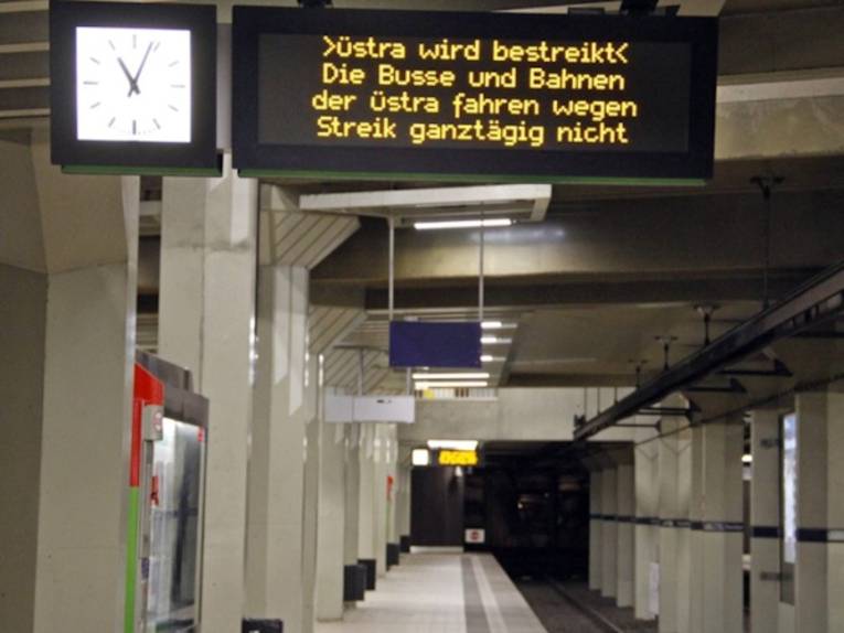 Hinweis auf Streik in U-Bahnstation