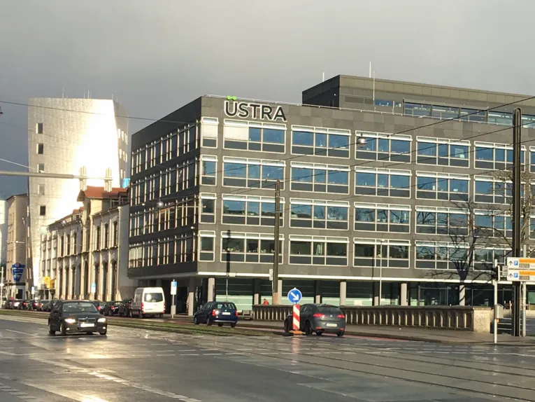 Gebäude mit der Aufschrift ÜSTRA