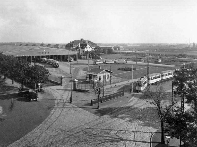 Historisches Foto eines Straßenbahnbetriebshofs