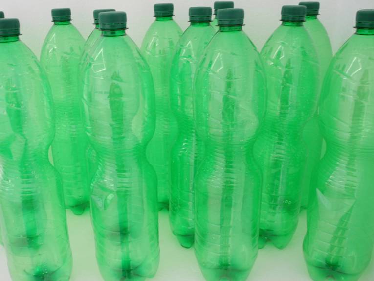 Grüne Petflaschen