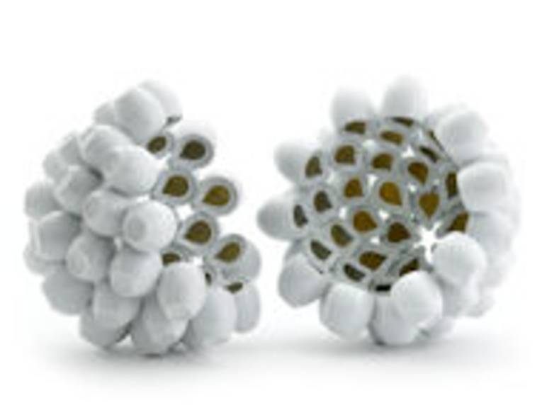 blumiges Gebilde aus weißem Porzellan