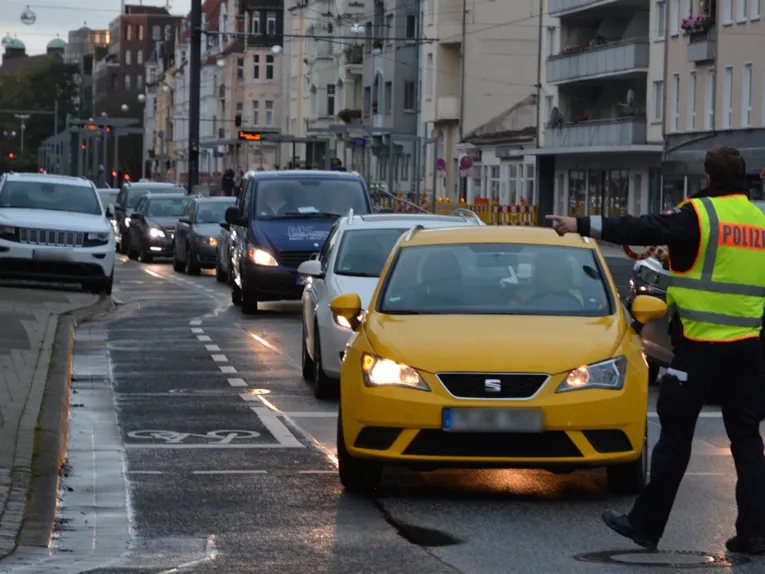 Polizist im Straßenverkehr