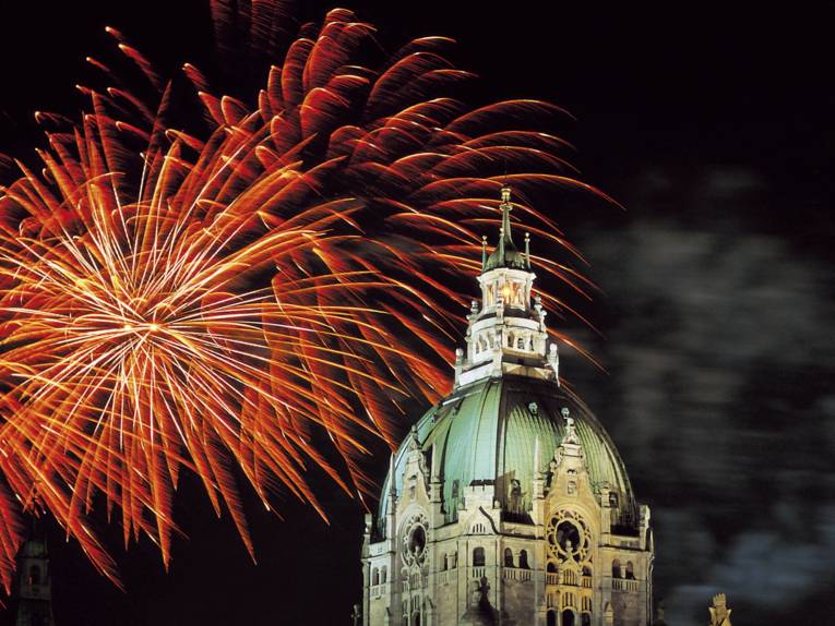 Feuerwerk über Kuppel des Neuen Rathauses