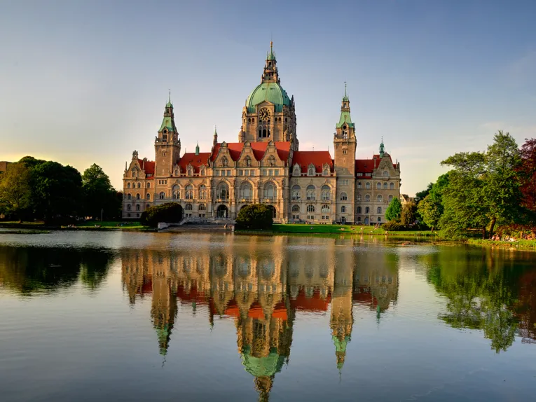 Rathaus in der Abendsonne.