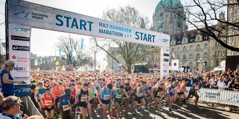 Marathon-Läufer beim Start