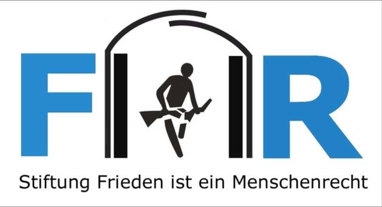Logo mit einem Mann, der ein Gewehr zerbricht, den Buchstaben F und R und der Schrift Stiftung Frieden ist ein Menschenrecht