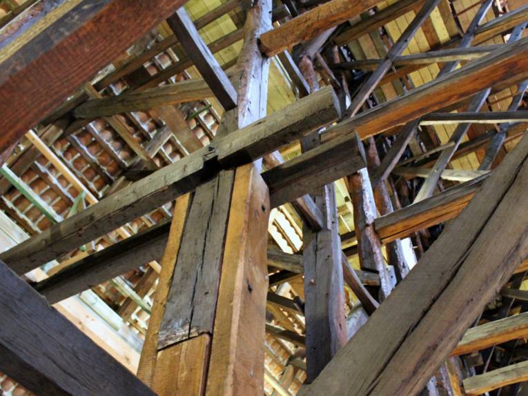 Hölzerner Dachstuhl