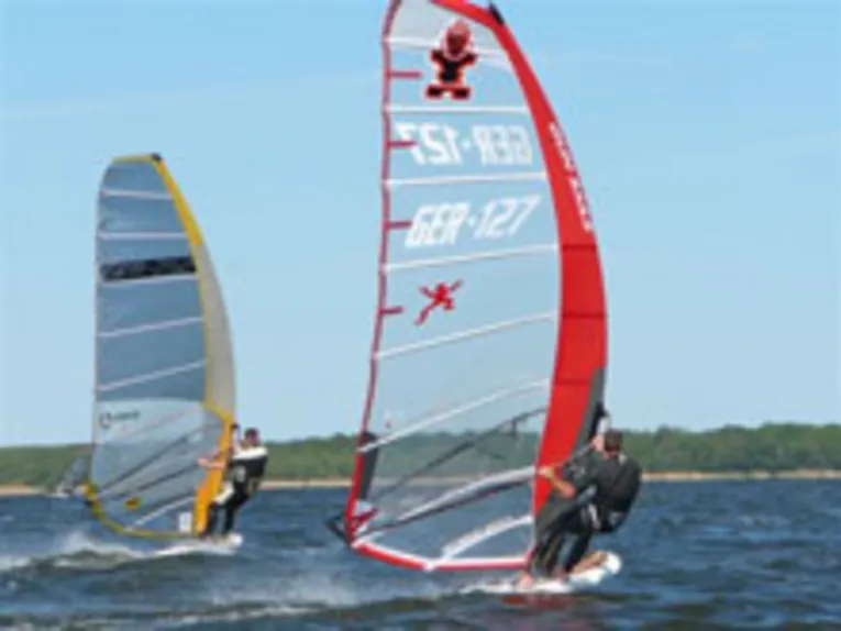 Surfer auf dem Steinhuder Meer