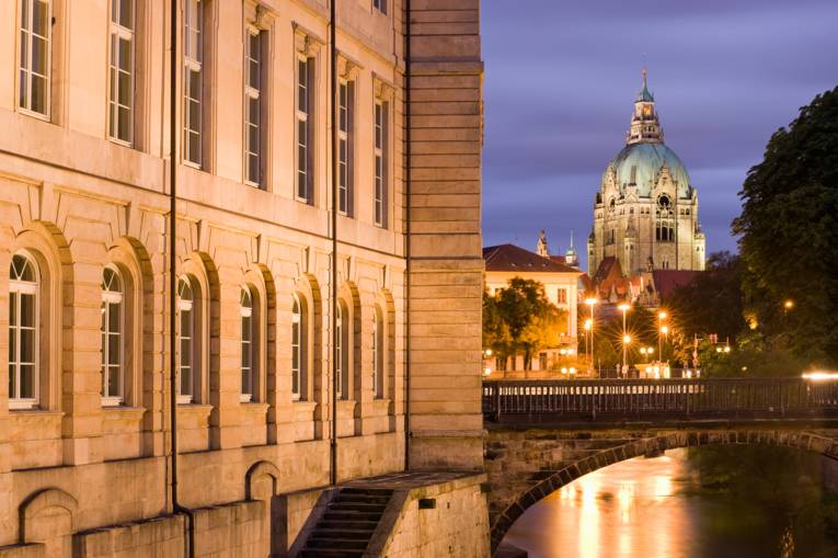 Blick vom Leineschloss auf das Neue Rathaus