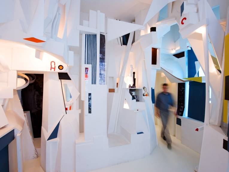 Merz-Raum von Kurt Schwitters im Sprengel Museum