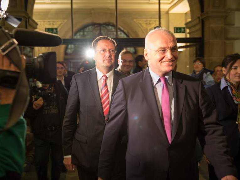 Matthias Waldraff betritt das Neue Rathaus