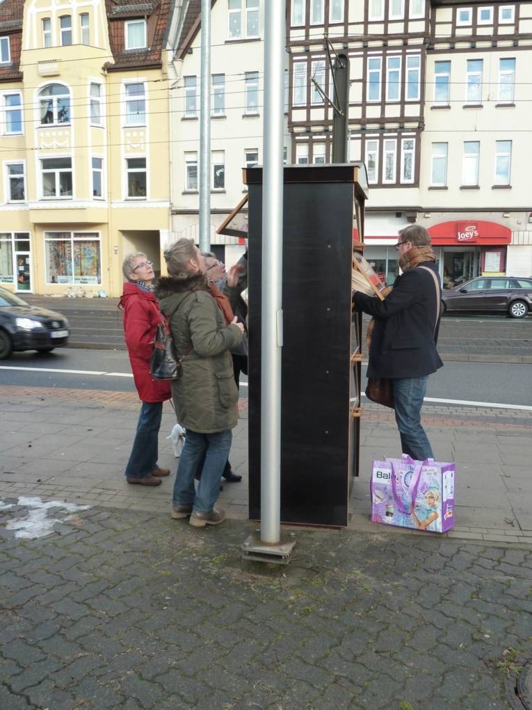 Der Bücherschrank füllt sich