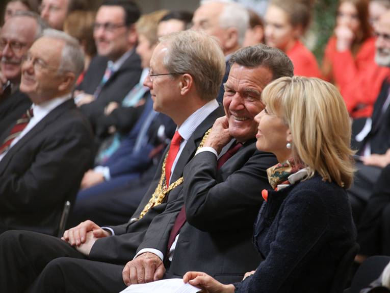 Gerhard Schröder und Doris Schröder-Köpf während des Empfangs in der Rathaushalle