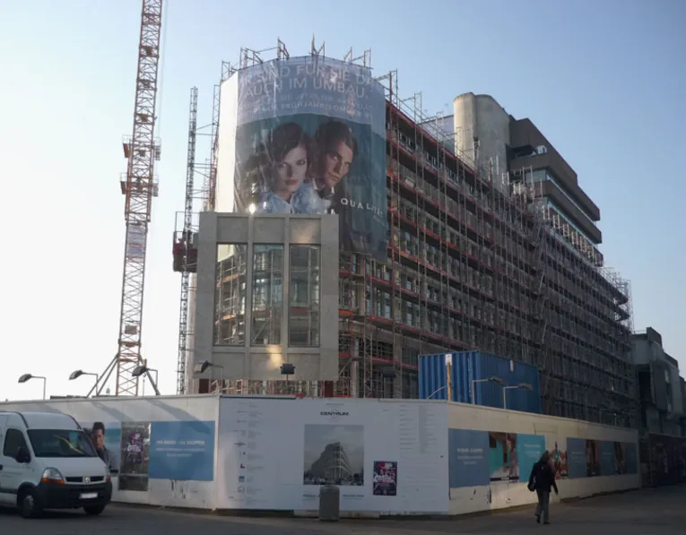 Kröpcke-Baustelle - Frontansicht im April 2011 