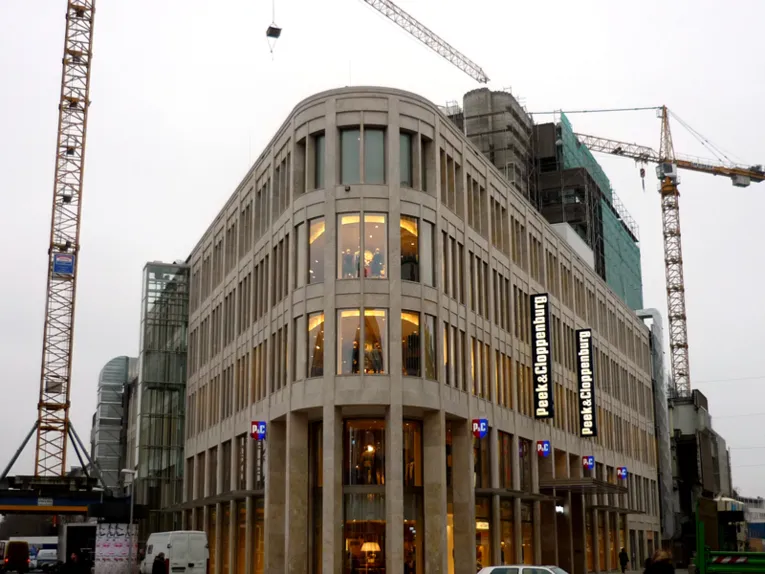 Frontansicht auf den Abriss des Kröpcke-Turms im Februar 2012