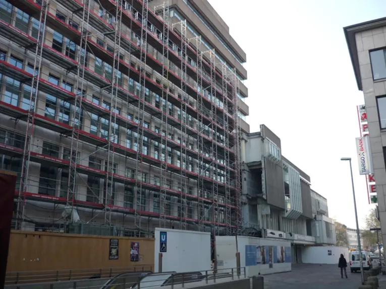 Seitenansicht des Kröpcke Centers im April 2011