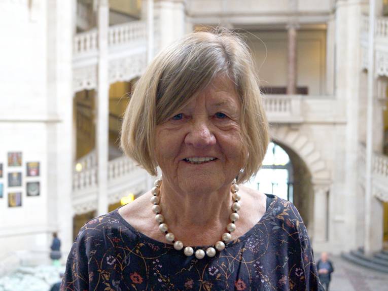 Ingrid Lange in der Rathaushalle
