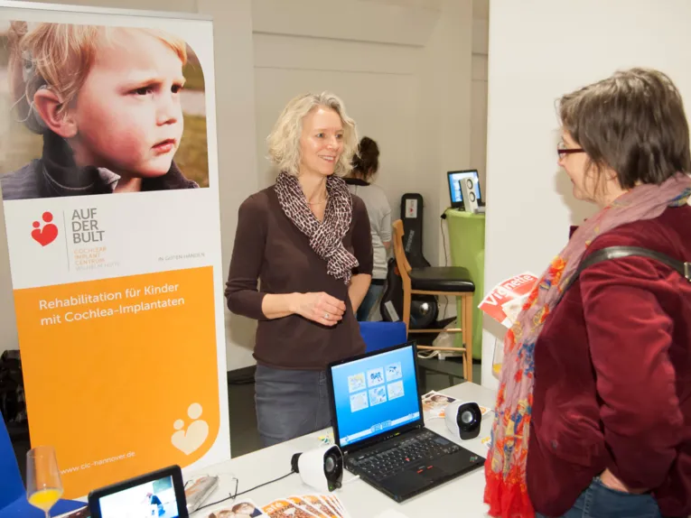 Stand mit Ausstellungsstücken