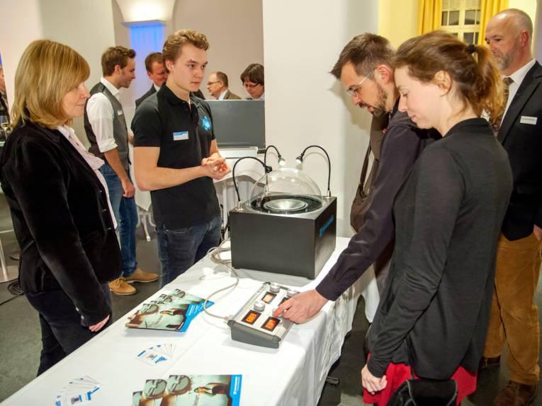 Stand mit Ausstellungsstücken