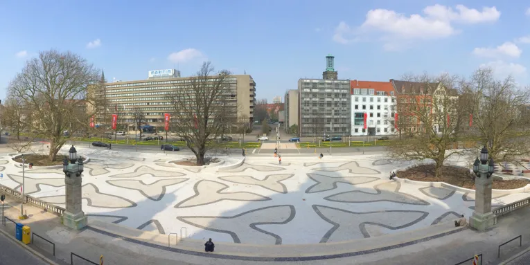 Panoramaaufnahme des Trammplatzes