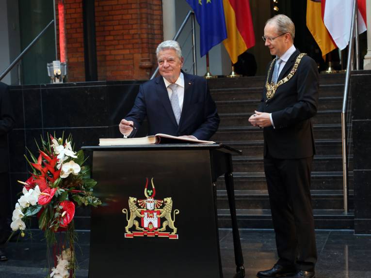 Joachim Gauck und Stefan Schostok