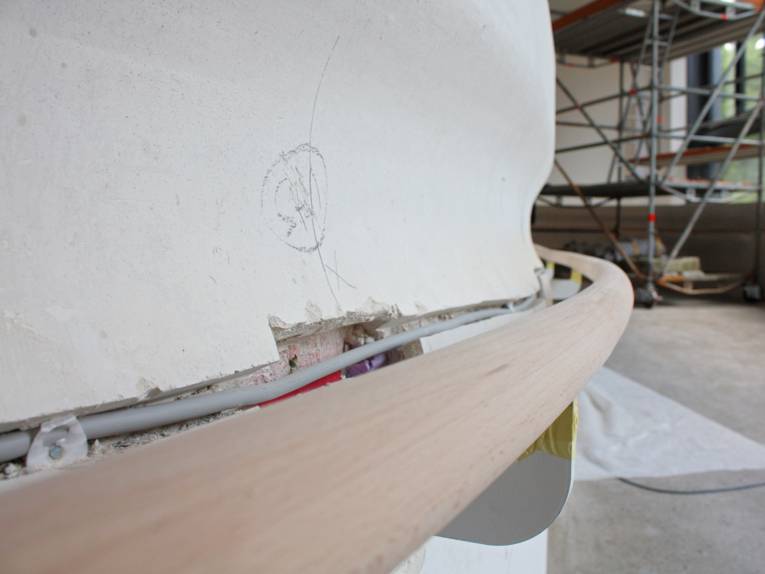 Handlauf im Calder-Saal