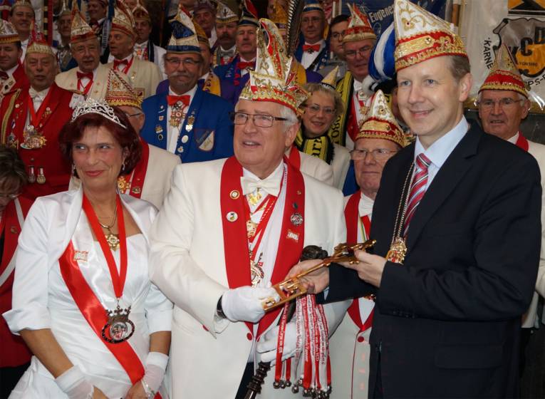 Oberbürgermeister Stefan Schostok mit dem Prinzenpaar