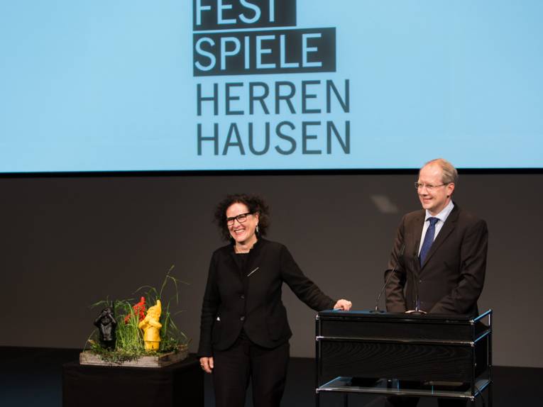Elisabeh Schweeger und Stefan Schostok auf der Bühne